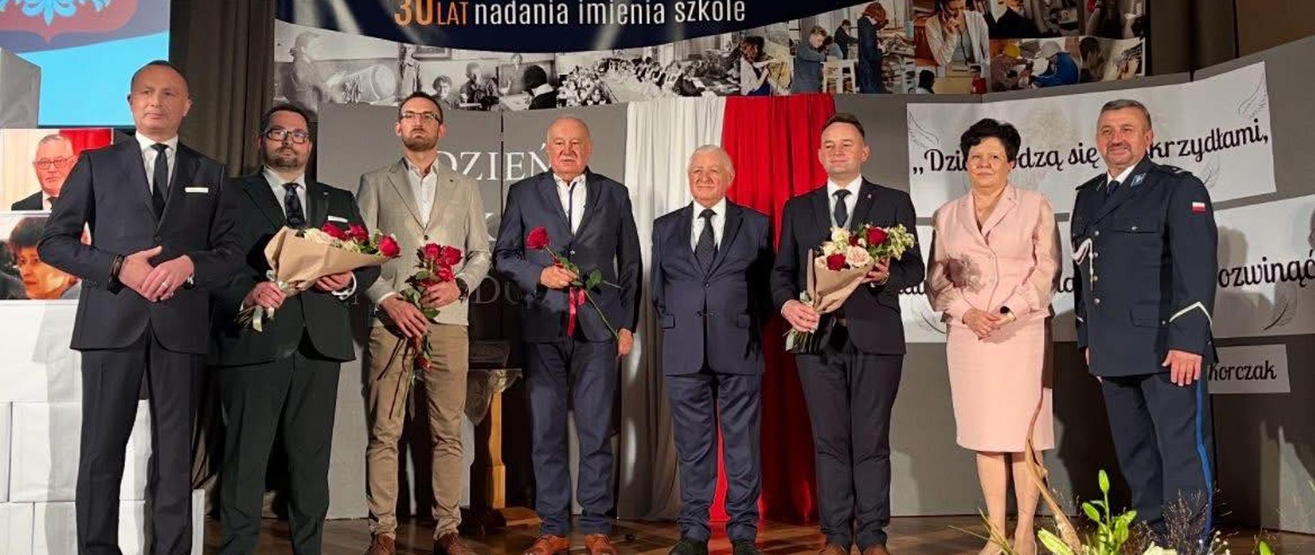 zdjęcie grupowe zaproszonych gości