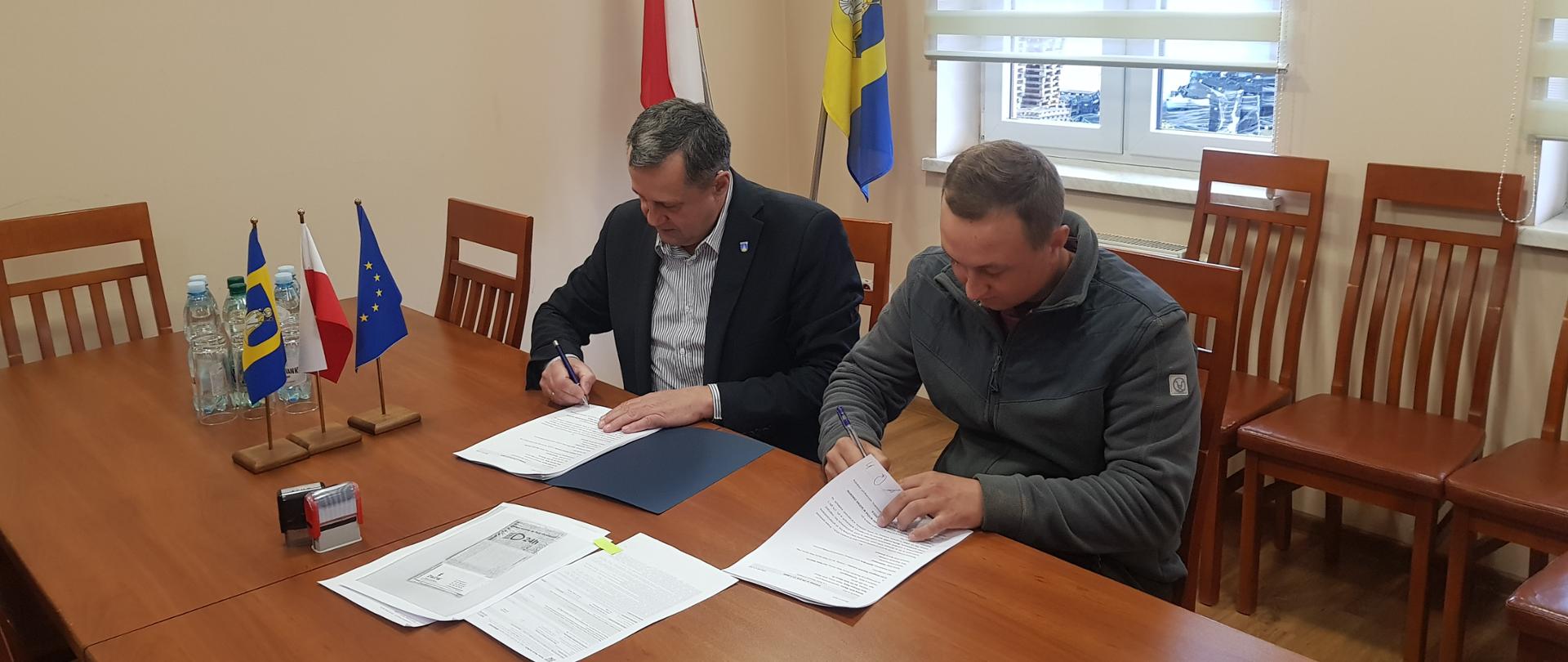 Podpisanie umowy na realizację zadania pn.: „ Zimowe trzymanie dróg w sezonie zimowy 2024/2025 ” - Podsarnie.