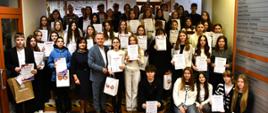 Zdjęcie grupowe organizatorów, laureatów i uczestników konkursów o zdrowiu
