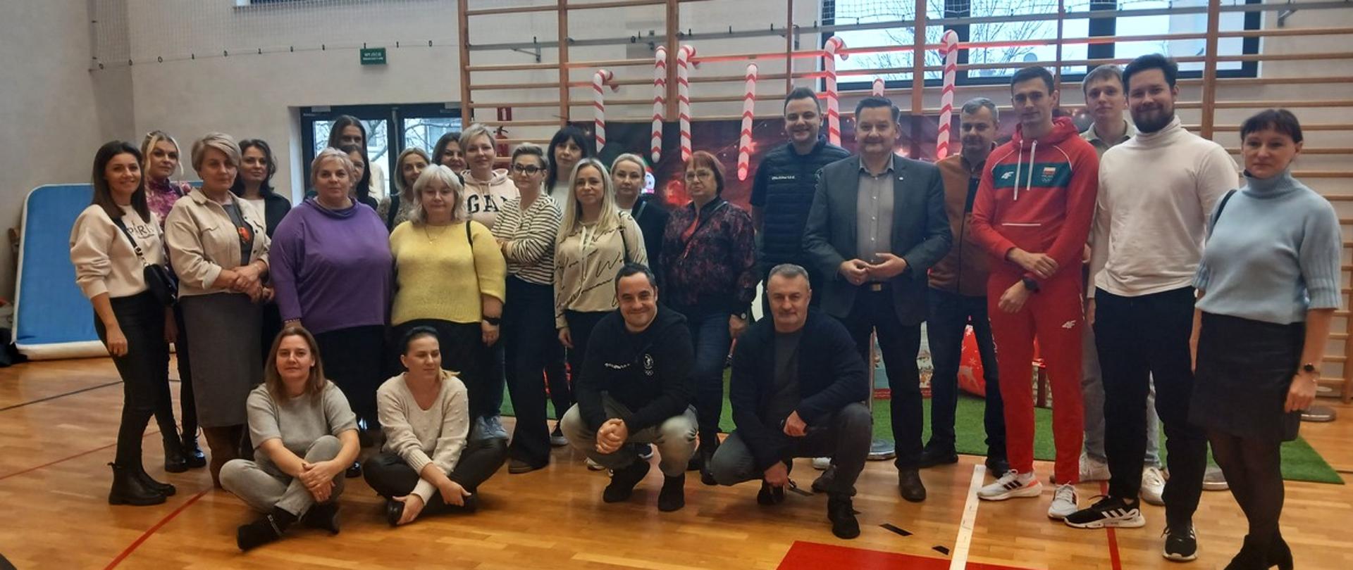 W Zespole Szkół Nr 1 im. K. K. Baczyńskiego w Sokołowie Podlaskim odbyło się spotkanie dla dzieci z cyklu „Mikołajkowe Mazowsze Zdrowo i Sportowo”.