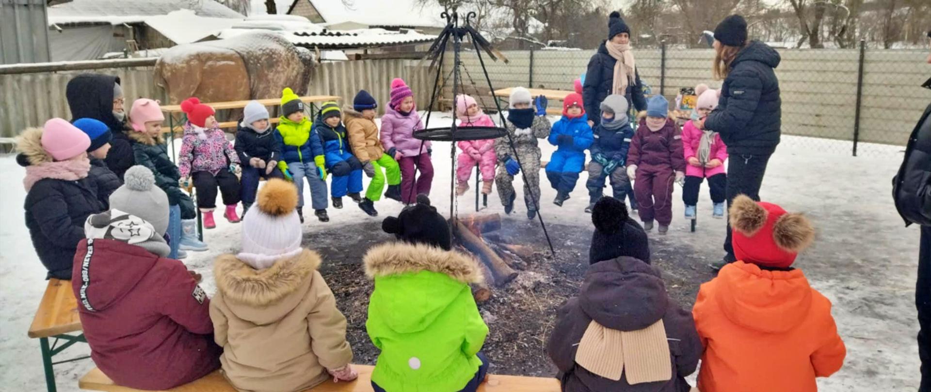 przedszkolaki podczas kuligu