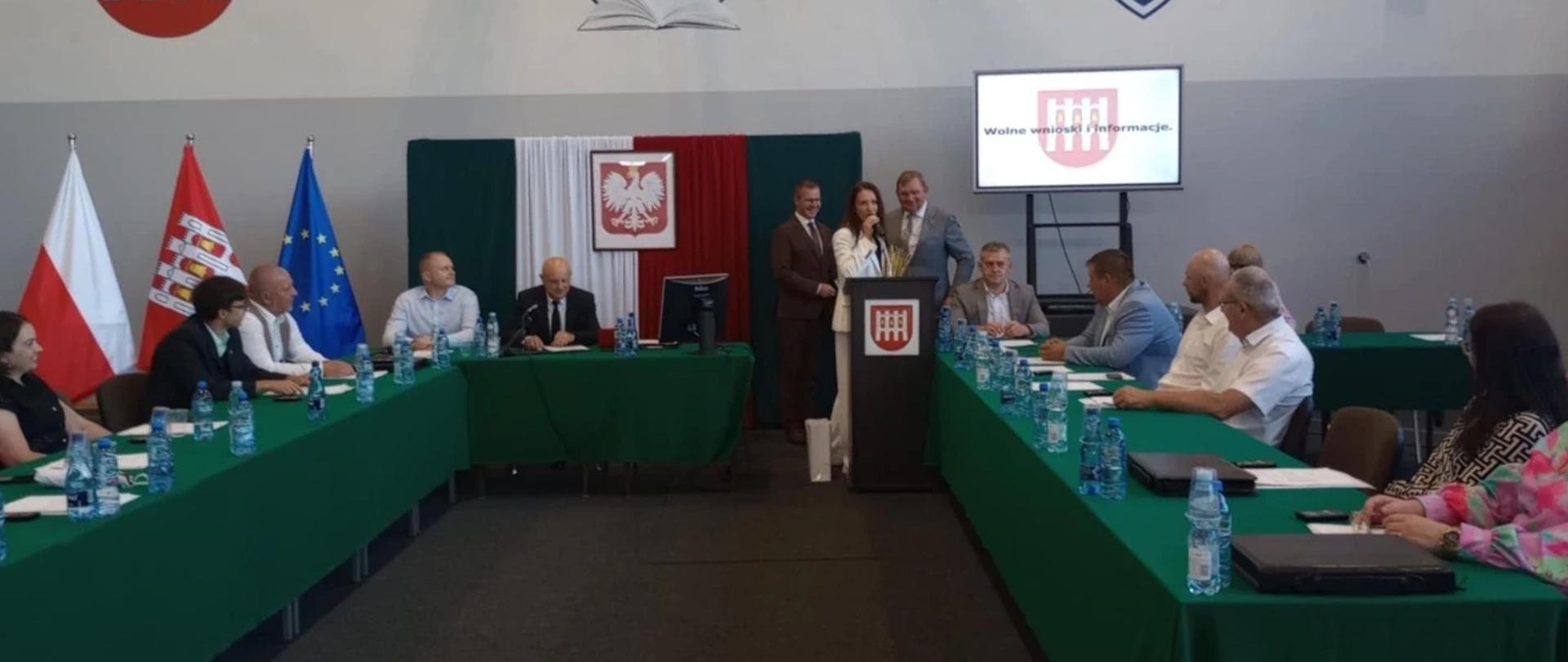 zdjęcie z części oficjalnej podczas sesji Rady Gminy Rutki w ramach 100-lecia Gminy Rutki