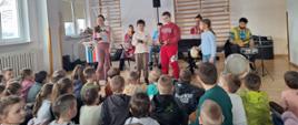 Młodzi wirtuozi w akcji, czyli próby gry na instrumentach perkusyjnych