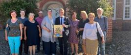 Wizyta w partnerskim regionie w Północnej Fryzji (Niemcy) w dniach 08-13.08 2022 r. Uczestnicy pozują wspólnie do zdjęcia