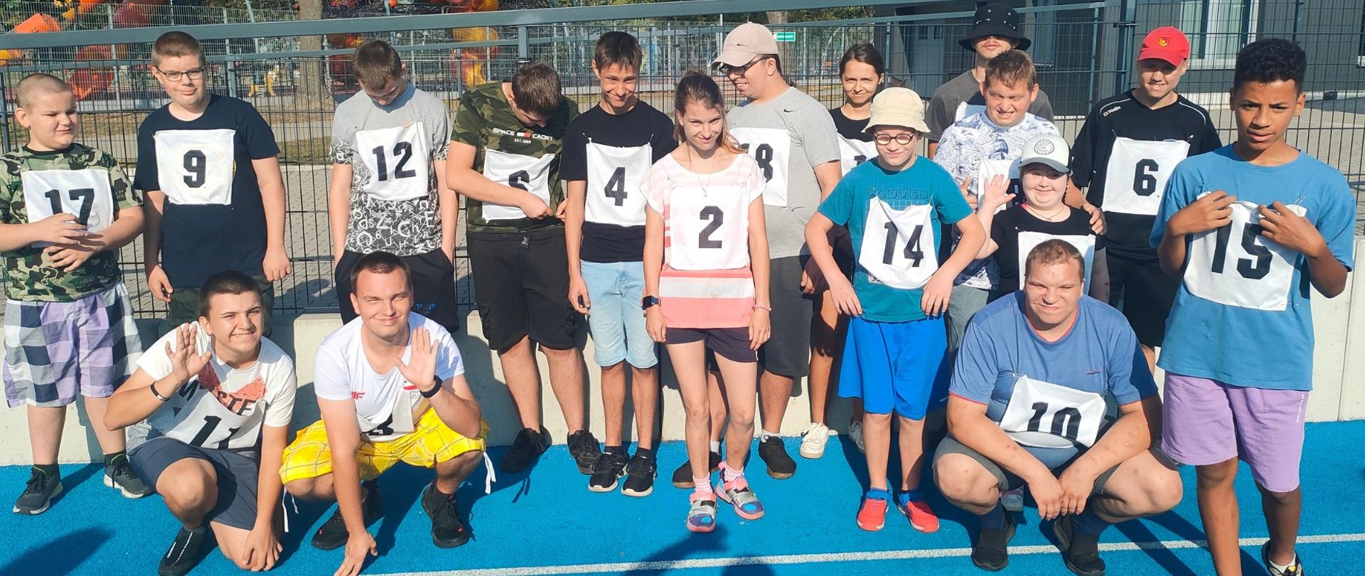 Zdjęcie grupowe uczestników Szkolnego Klubu Sportowego