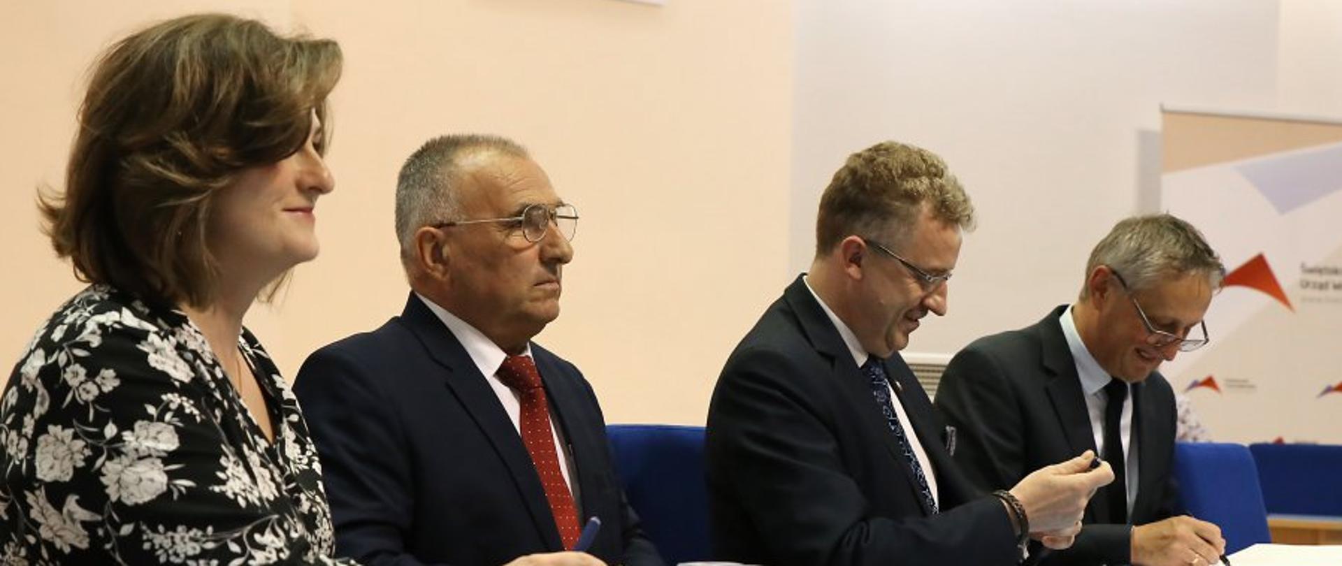 Podpisanie umowy na dofinansowanie z Funduszu rozwoju przewozów autobusowych