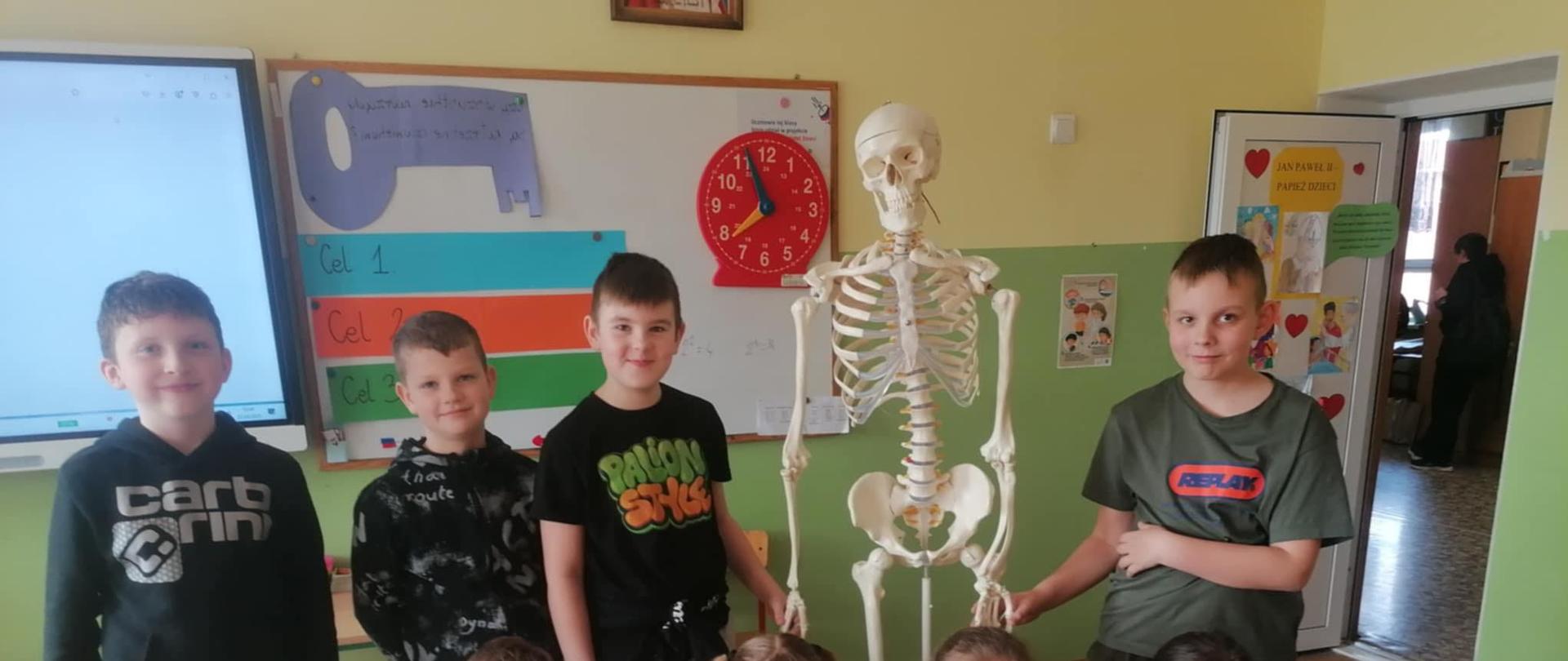 Zajęcia z projektu "Planeta Zdrowia" w kl. III Szkoły Podstawowej im. Jana Pawła II w Żarnowie