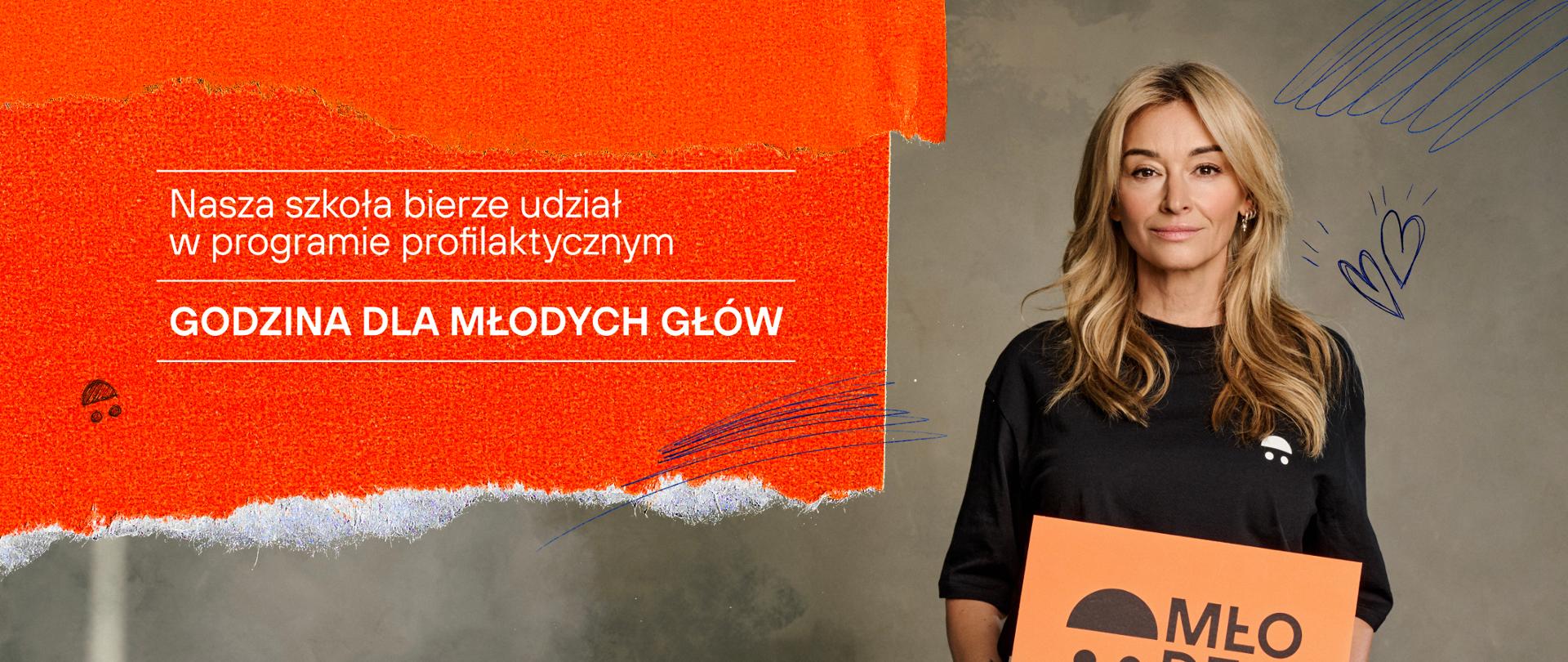 Kobieta trzyma pomarańczowy karton z napisem Młode głowy, Napis na pomarańczowym tle: Nasza szkoła bierze udział w programie profilaktycznym godzina dla młodych głów