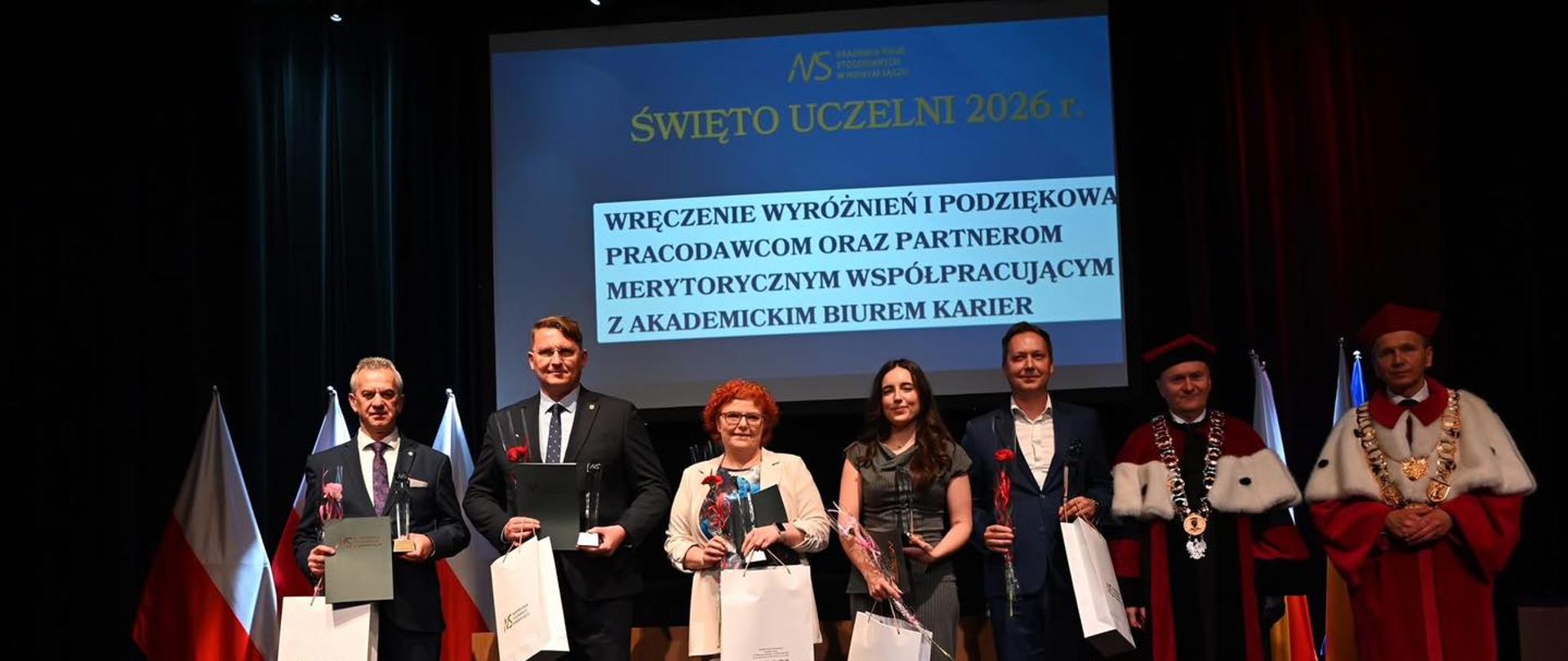 W imieniu Mirosława Waląga Starosty Gorlickiego, wyróżnienie z rąk rektora uczelni odebrał Marcin Krzemiński, Wicestarosta Gorlicki