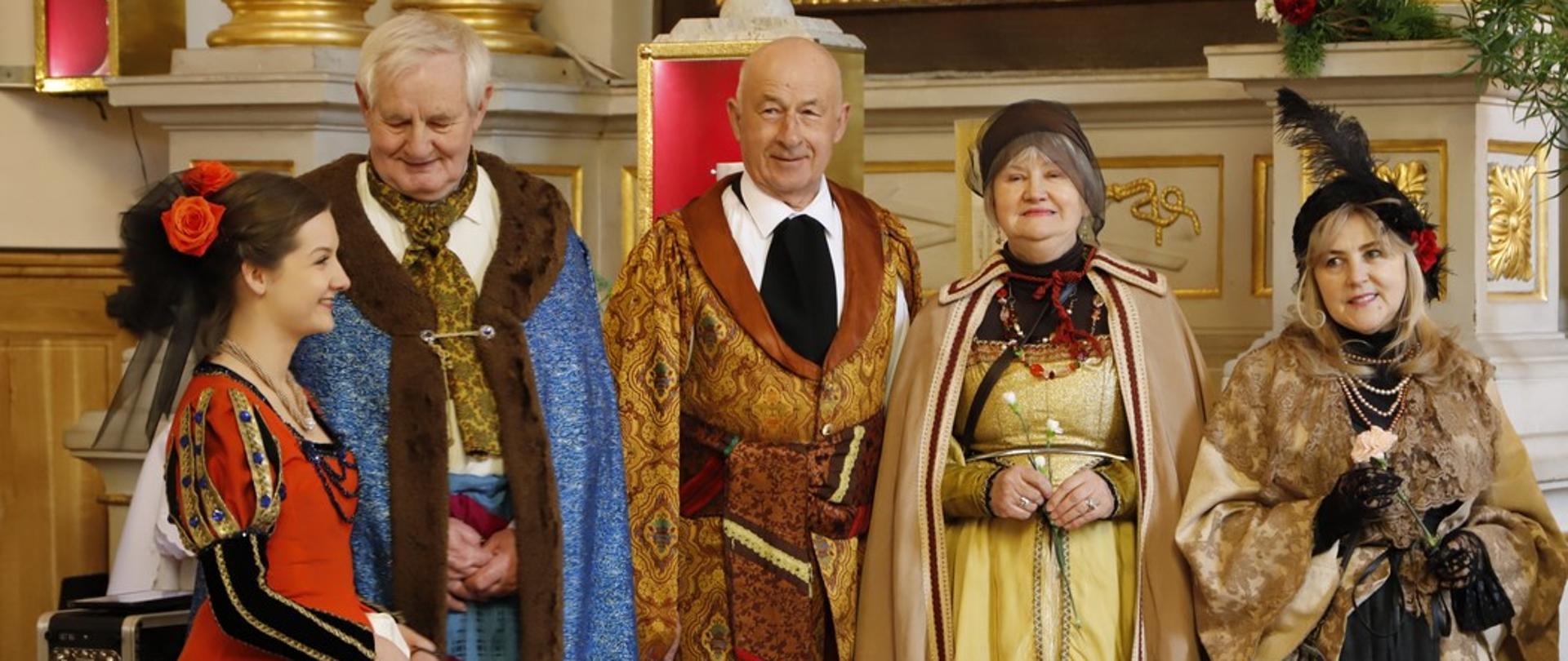 Aktorzy w strojach z epoki Konstytucji 3 maja
