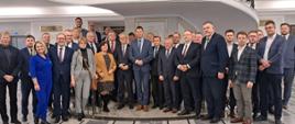 Wizyta samorządowców w Sejmie na zaproszenie Senatora Pana Jacka Boguckiego - wspólne zdjęcie. Źródło zdjęcia: Biuro Senatorskie Jacka Boguckiego