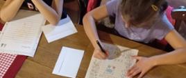 Dzieci piszą list do św. Mikołaja
