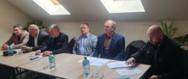 zdjęcie uczestników z posiedzenia gminnej spółki Gminy Szumowo