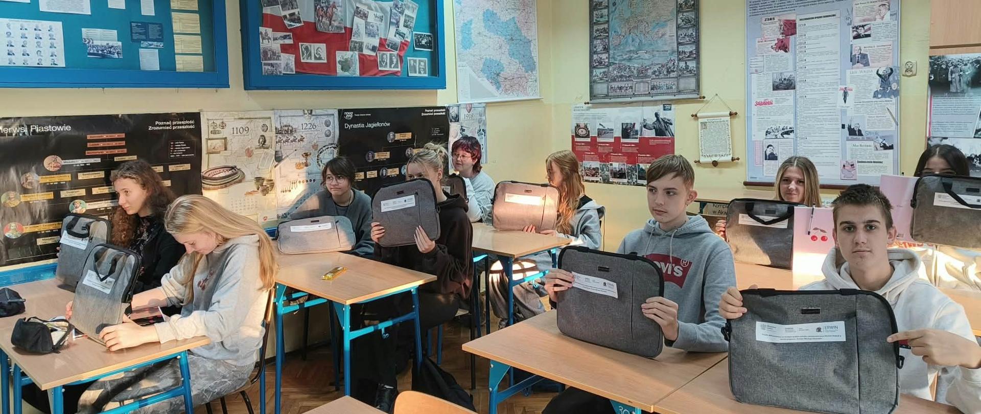 Uczniowie Staszica - odporni na manipulację.