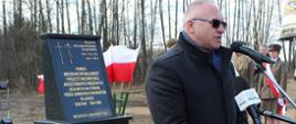 Starosta Hajnowski przemawia przy pomniku