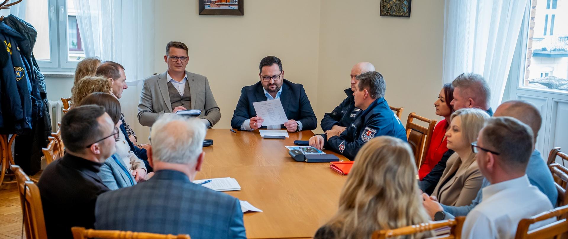 Posiedzenie Powiatowej Komisji Bezpieczeństwa Ruchu Drogowego pod przewodnictwem Starosty Gorlickiego 