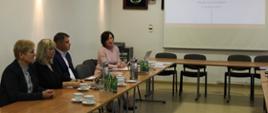 Podczas spotkania w Urzędzie - partnerzy omawiają dotychczas zrealizowane działania