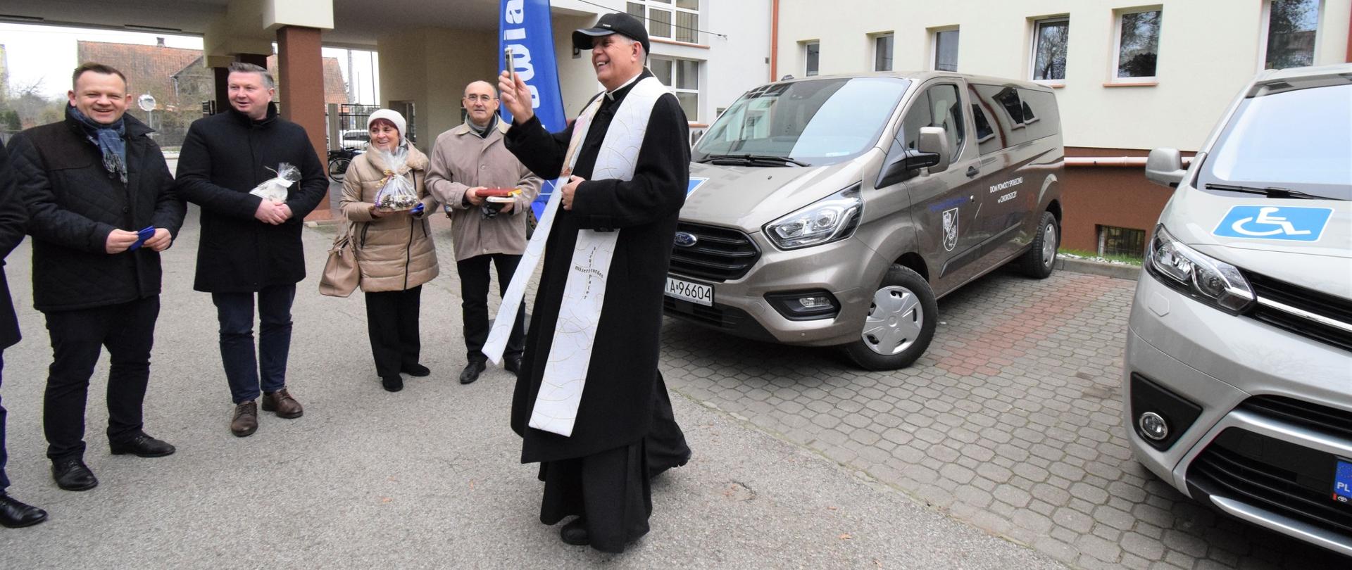 Święcenie pojazdów przez ks. Leszka Struka

