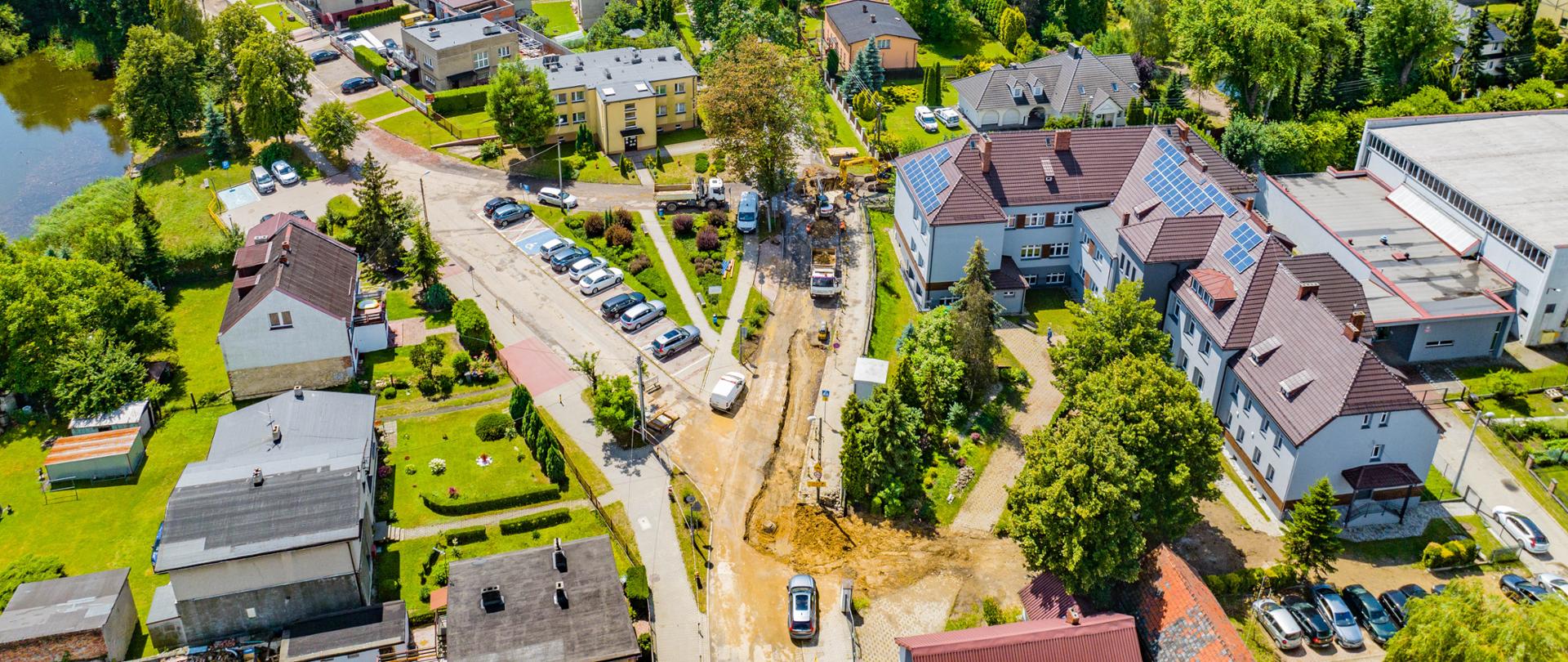 Nakło Śląskie ul. Dworcowa - zdjęcie lotnicze, prace budowy kanalizacji