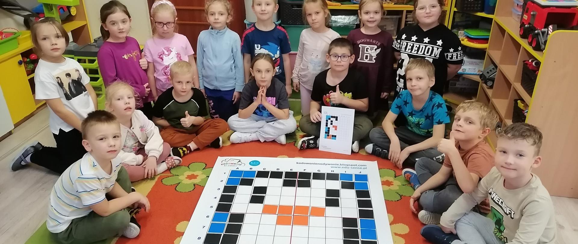 Dzieci przed matą z pingwinkiem