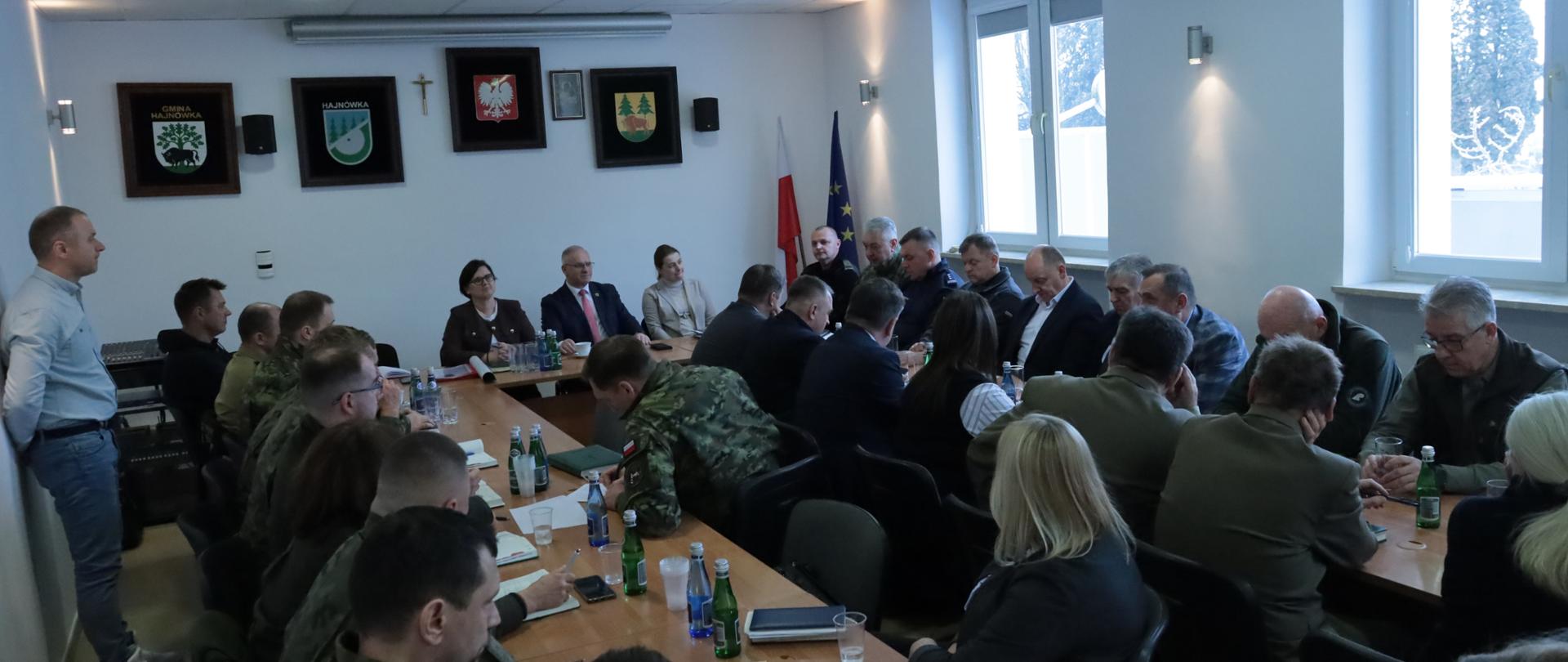 Uczestnicy w trakcie posiedzenia