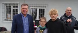Dekoracja zawodników - moment wręczenia pucharów