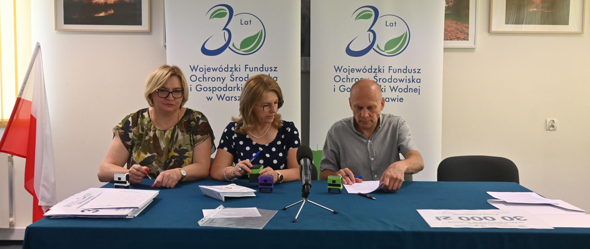 Podpisanie umowy, na mocy której powiat pruszkowski otrzyma dotację z WFOŚiGW w Warszawie* na zorganizowanie rodzinnego pikniku ekologicznego.