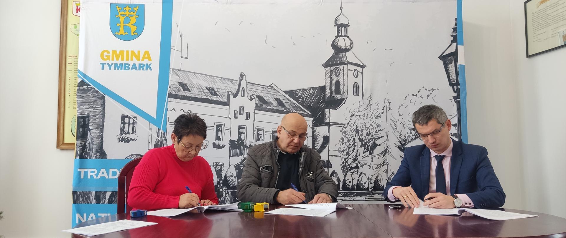 Podpisanie umowy na drogę Pasterniki