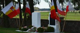 Mogiła poległych za Ojczyznę na cmentarzu parafialnym w Szmurłach