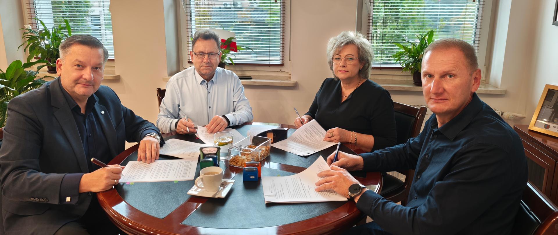 Podpisano umowę na przebudowa drogi powiatowej nr 3908W w miejscowości Kurowice i Kolonia Kurowice