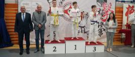 na zdjęciu w hali sportowej ZS1 w Zambrowie.znajdują się uczestnicy VII Ogólnopolskiego Turnieju Karate Kyokushin 