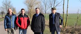 Uczestnicy przekazania placu budowy - dróg powiatowych