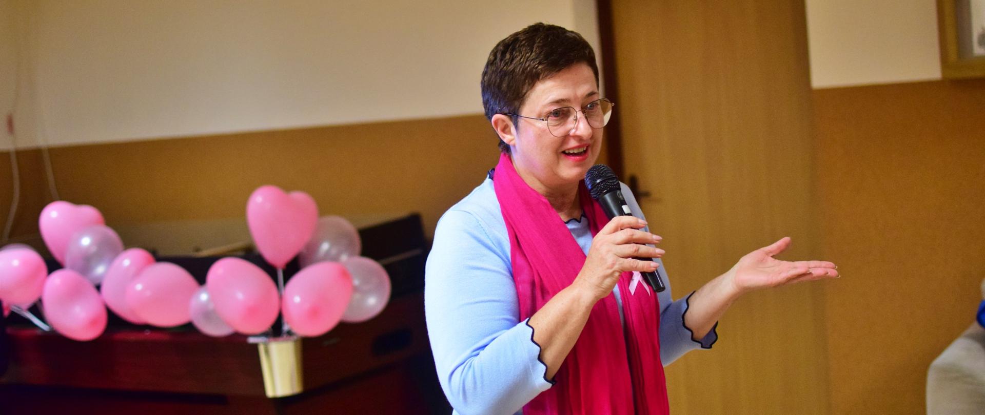 ludzie podczas spotkania na temat zdrowia