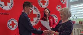 Andrzej Źrebiec podczas wręczania nagrody za III miejsce w konkursie na Najpiękniejszy Stroik Wielkanocny