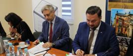 Podpisywanie umowy na wykonanie dokumentacji projektowej kanalizacji
