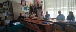 Podczas spotkania w siedzibie Koła - członkowie Koła wysłuchują prezentacji