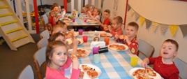 Smakujemy własnoręcznie zrobionej pizzy