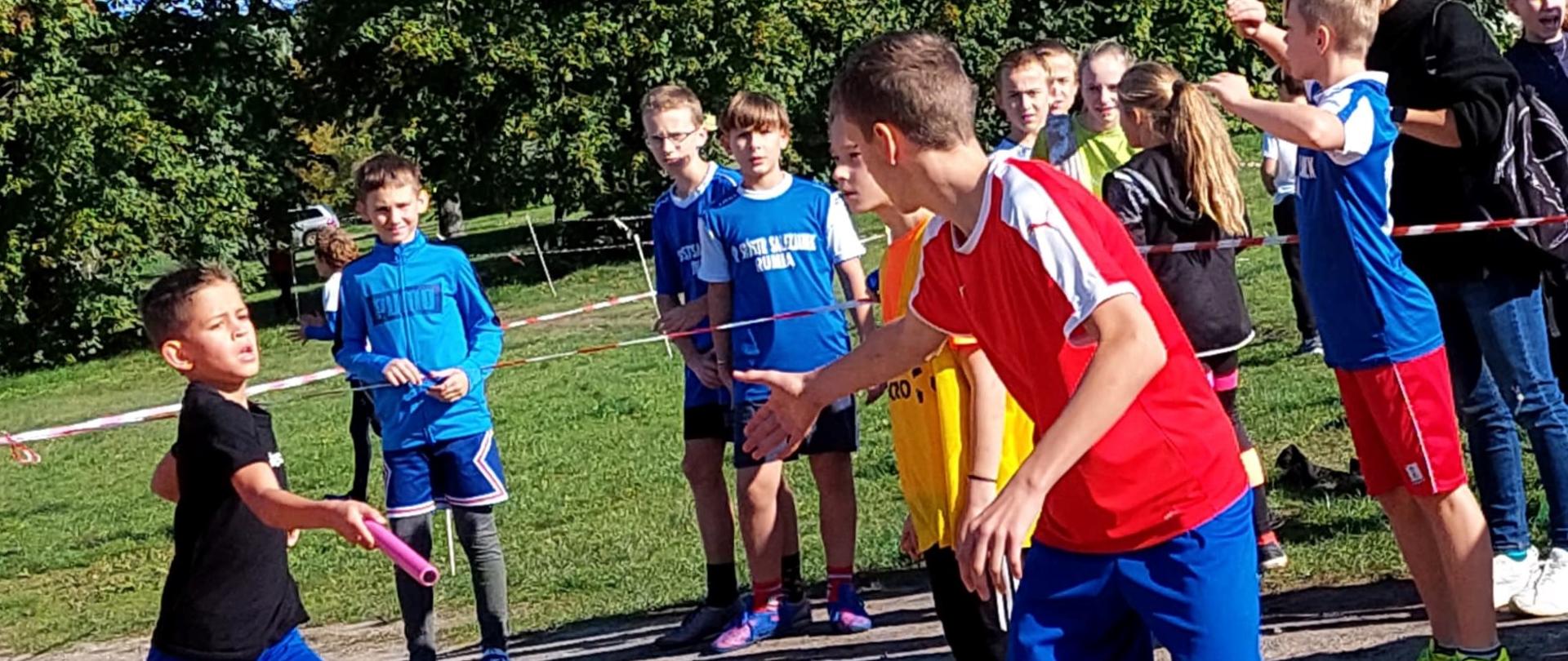 Złote i srebrne medale dla reprezentacji Ósemki w sztafetowych biegach przełajowych