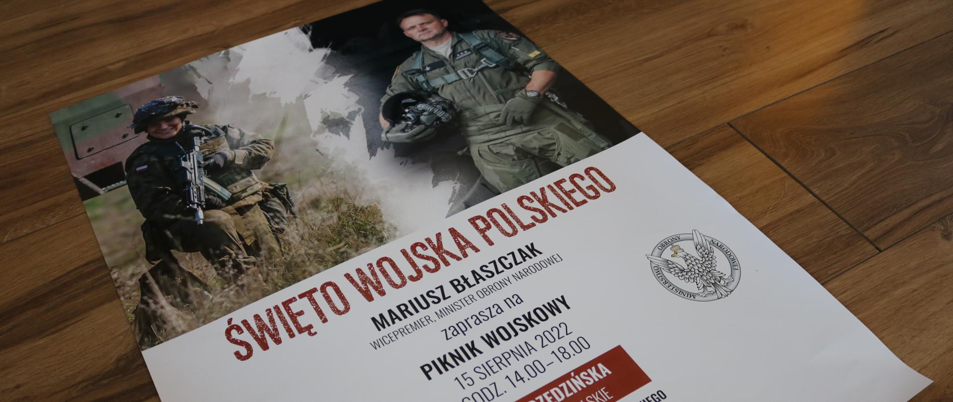 zdjęcie przedstawia fotografię plakatu informacyjnego dotyczącego Pikniku Wojskowego