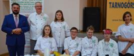 Zdjęcie z uczniami ze szkoły rolniczej w Nakle Śląskim