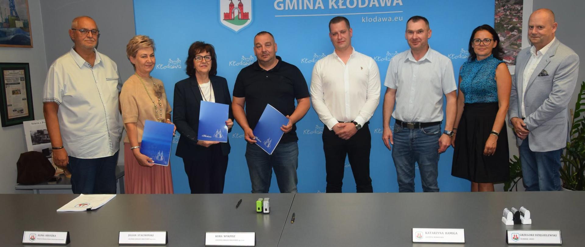 19.06.2026 - Umowa na termomodernizację budynków Szkoły Podstawowej nr 1 im. Świętego Jana Pawła II i Ośrodka Pomocy Społecznej podpisana - galeria