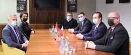 Starosta Polkowicki i jego goście siedzą przy stole