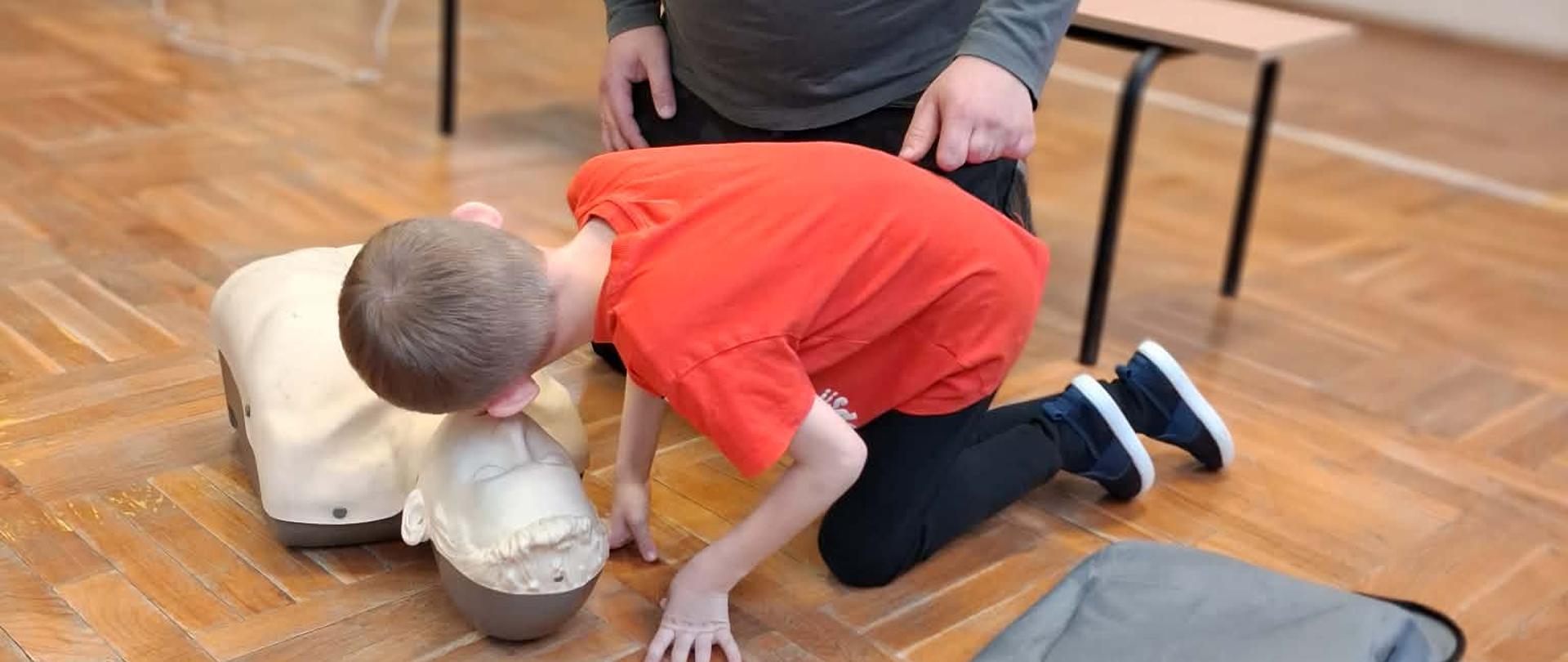 Przedszkole podczas zajęć z pierwszej pomocy przedmedycznej 