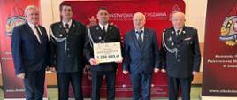 Uroczyste wręczenie promes na zakup samochodu ratowniczo-gaśniczego
