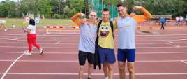 Zawodnicy KS Parkiet Hajnówka pozują wspólnie do zdjęcia