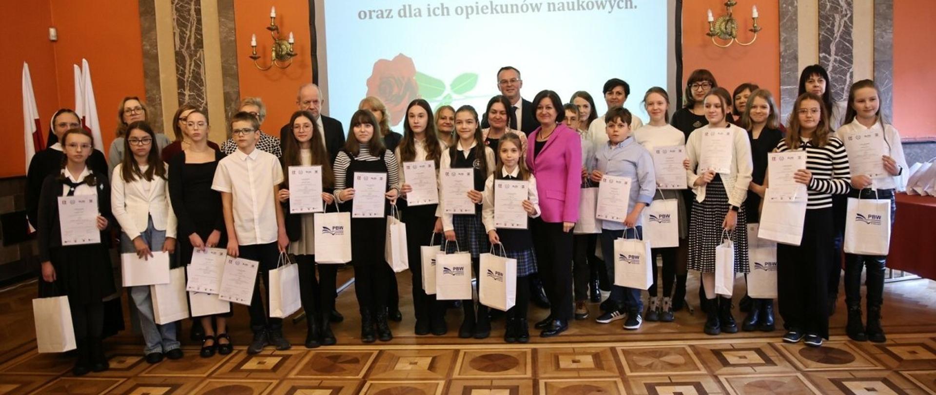 laureatką XII Ogólnopolskiego Dyktanda Niepodległościowego