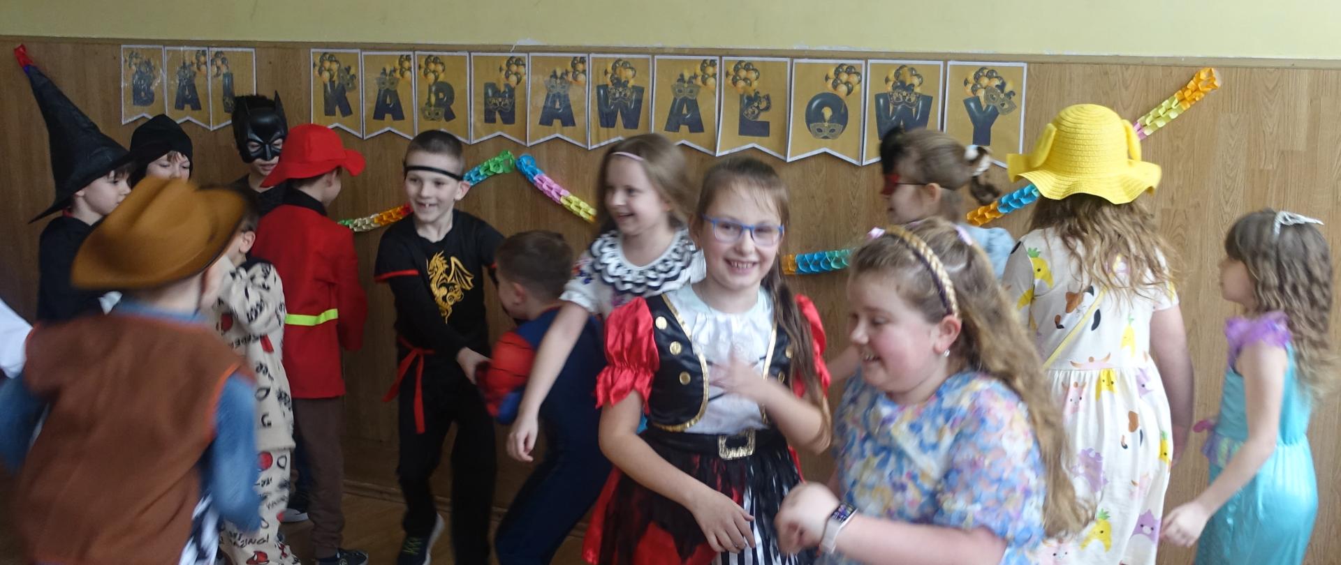 Wspaniała zabawa - bal karnawałowy klas I-III