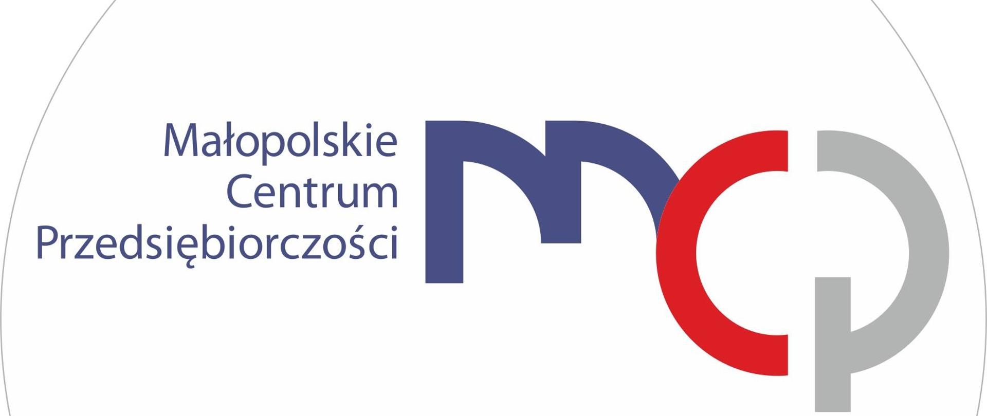 Na zdjęciu znajduje się logo Małopolskiego Centrum Przedsiębiorczości (MCP), instytucji wspierającej rozwój przedsiębiorczości w województwie małopolskim
