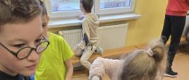 Warsztaty - uczniowie robią domek dla ptaków