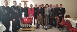 Strażacy_OSP_NIwiski_i_KIsielany,_Wójt_Gminy_Mokobody,_Z-ca_Wójta_Michał_Kruk,_Elżbieta_Lanc,_Magdalena_Sałata